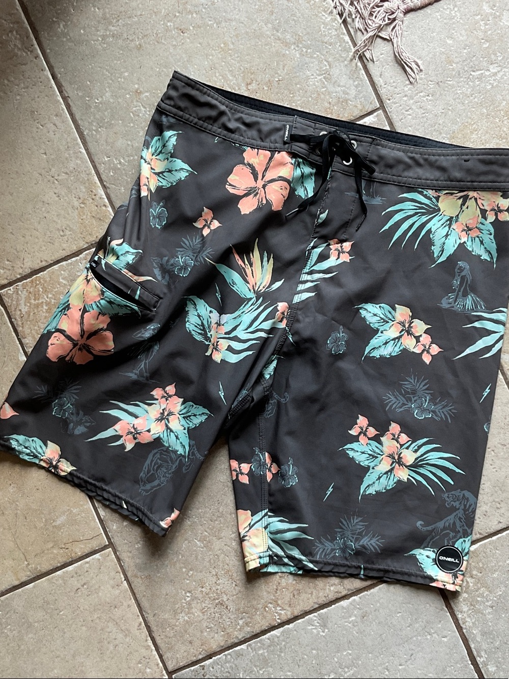 O'Neill Black - Swim Board Shorts (men’s 32)